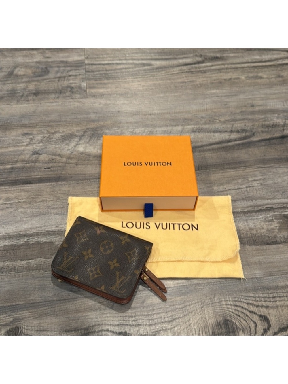 LOUIS VUITTON Mini “Insolite” Wallet in Monogram Canvas - Picture 2 of 14